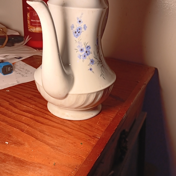 Jaegar Crown Porcelin Tea Pot - Picture 2 of 4